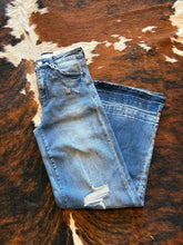 Load image into Gallery viewer, Petra Distressed Jeans
