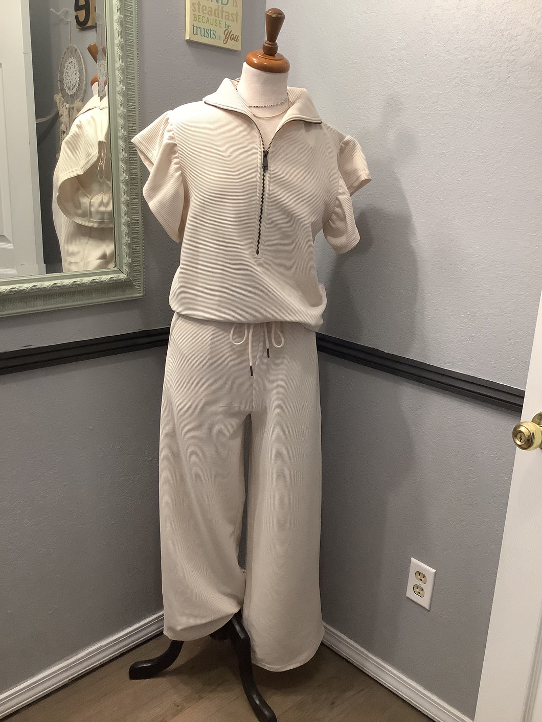 Ruffled ribbed pants suit