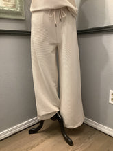 Load image into Gallery viewer, Ruffled ribbed pants suit
