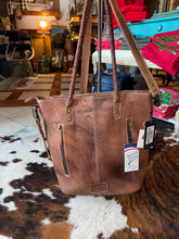 Load image into Gallery viewer, American Darling Aztec
